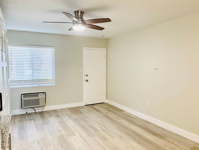 Building Photo - LIVE IN THE HEART OF LA JOLLA VILLAGE! STU...