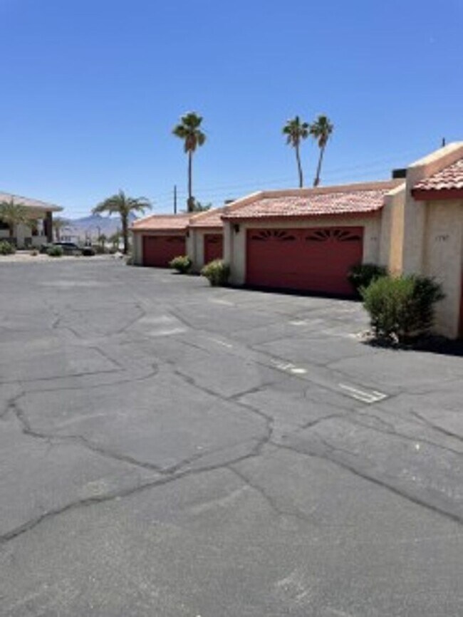 Foto del edificio - Move in ready.  Call for a showing. (928) ...