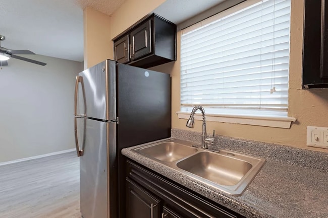 Building Photo - 531 Bedford Rd