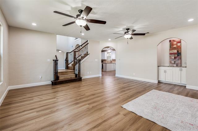 Building Photo - 1720 Valencia Dr