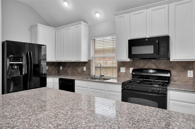 Foto del edificio - 28234 Sweet Oak Ln