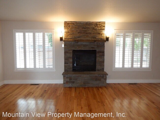 Building Photo - 3 br, 2 bath House - 3165 NE Barrington Ct