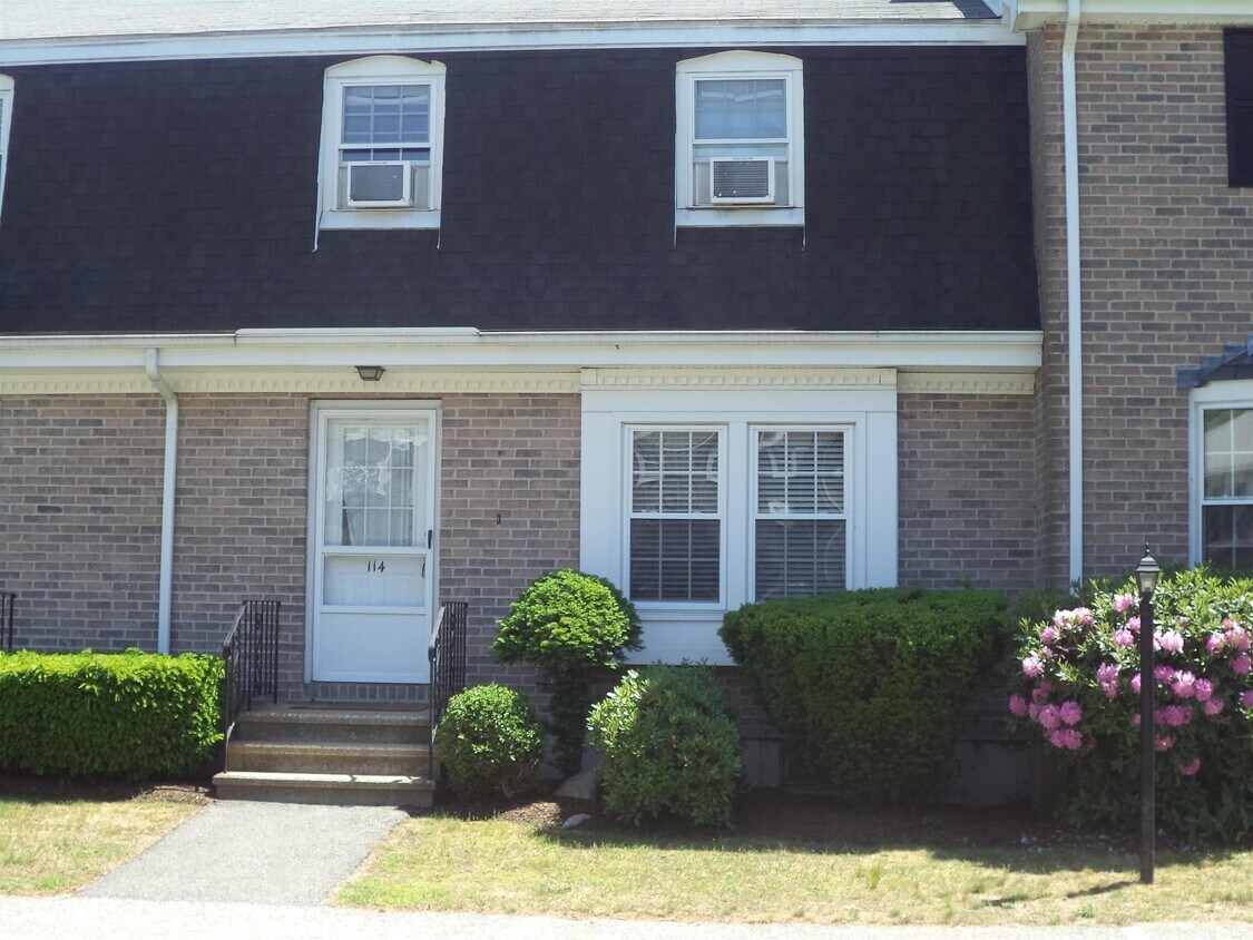 Primary Photo - 114 Fieldstone Dr