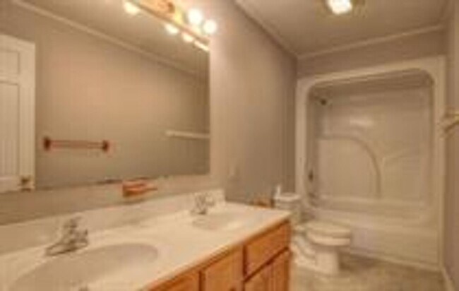 Foto del edificio - 822 W Hill St