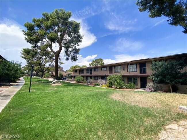 Building Photo - 615 S Royal Crest Cir