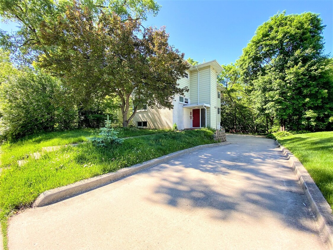 Primary Photo - Woodland Duplex (3019/3021)