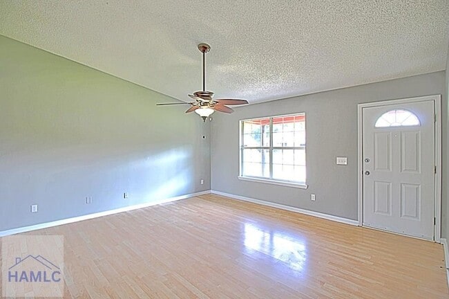 Building Photo - 850 Lyndsi Ln