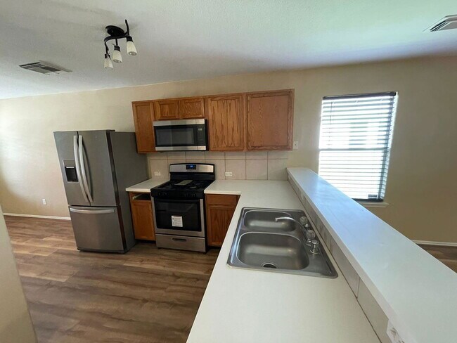 Foto del edificio - 8714 Sunset Pond Dr