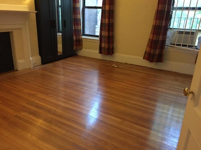 Building Photo - 400 Marlborough St