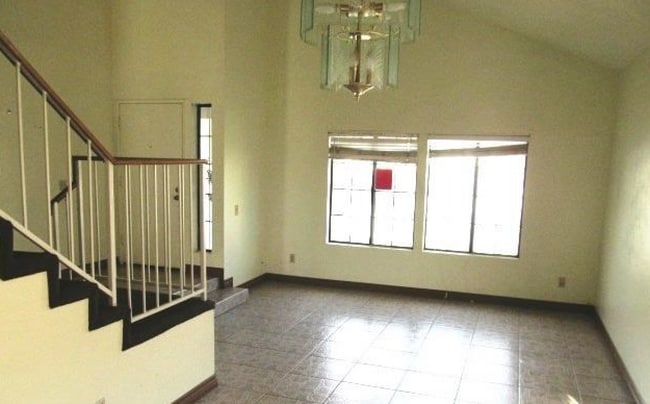 Building Photo - 17263 Lakeview Ct