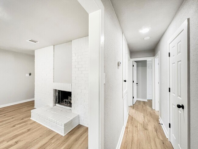 Foto del edificio - 4926 Adonis Dr