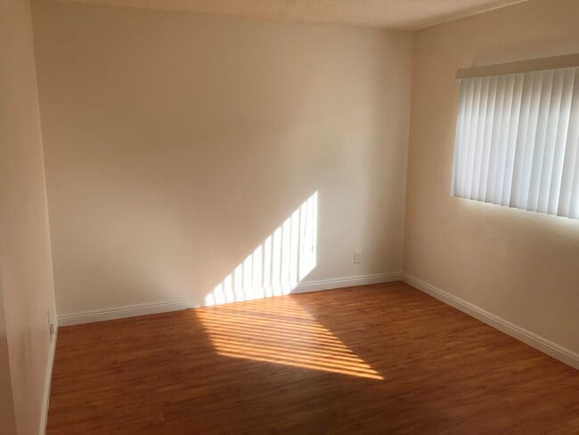 Building Photo - 8530 Sunland Blvd