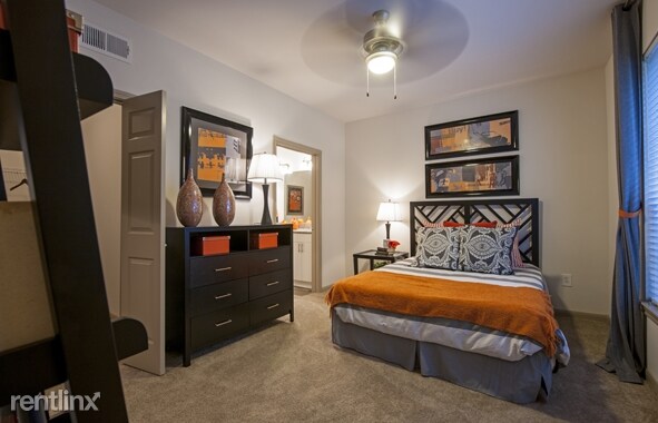 Building Photo - 680 N Sam Houston Pky W