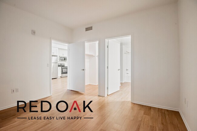 Foto del edificio - Cheerful Two Bedroom with a Private Balcon...