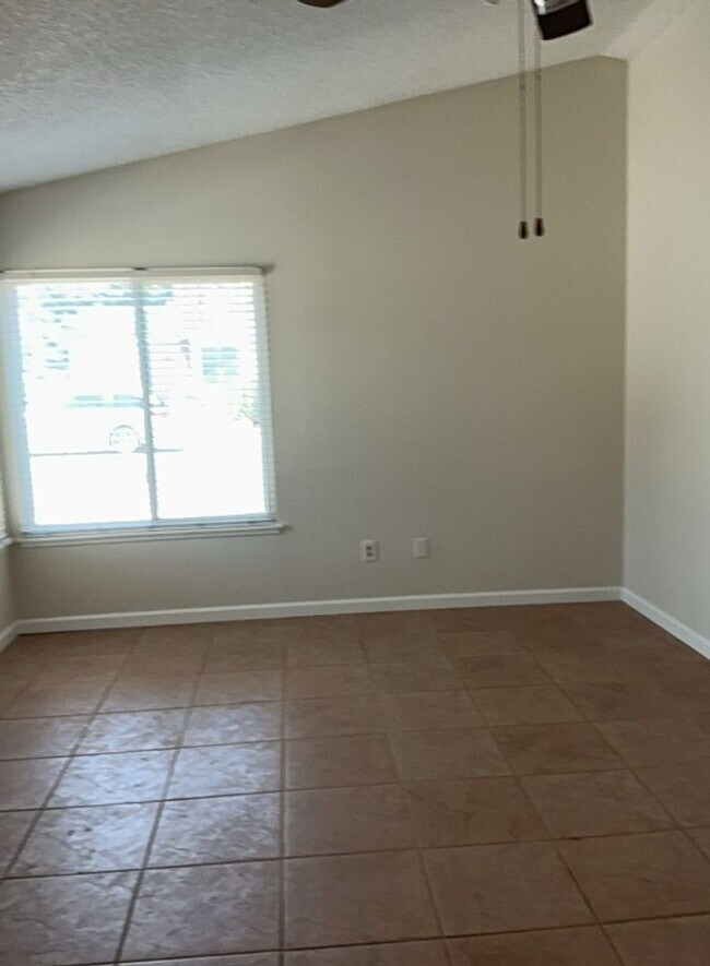 Foto del edificio - Charming 3 Bed/2 Bath Corner Home With NEW...