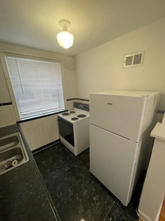 Foto del edificio - Charming 1-Bedroom Apartment