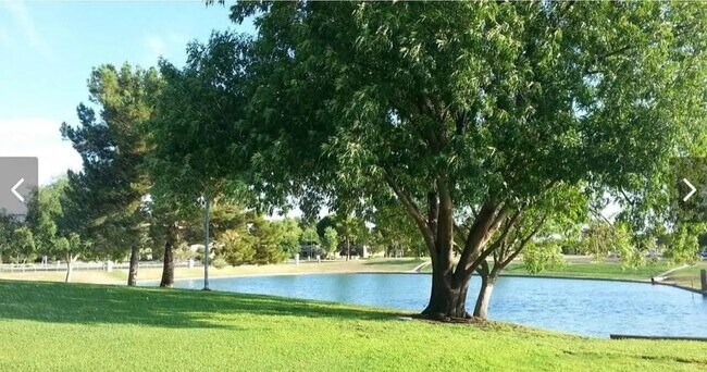 Foto del edificio - Stunning 3 bedroom, 2.5 bathroom Townhome ...