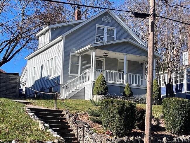 Building Photo - 597 Cooke St