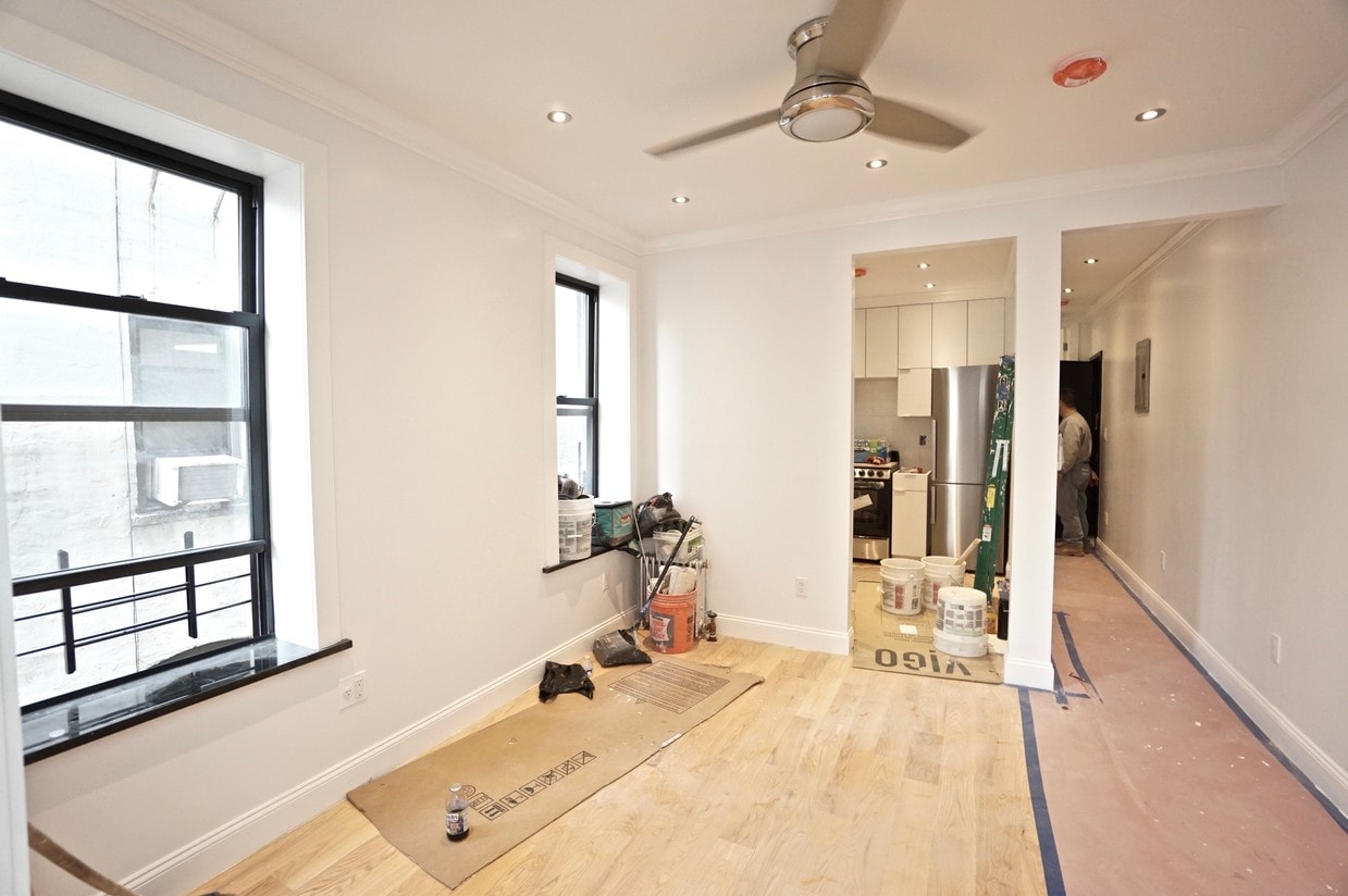 Primary Photo - 3694 Broadway