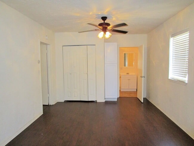 Building Photo - Cute and Private One Bedroom House
