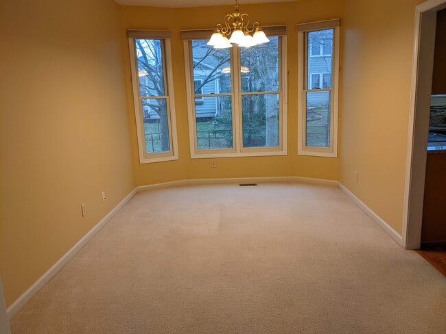 Building Photo - 1040 Churchill Ct