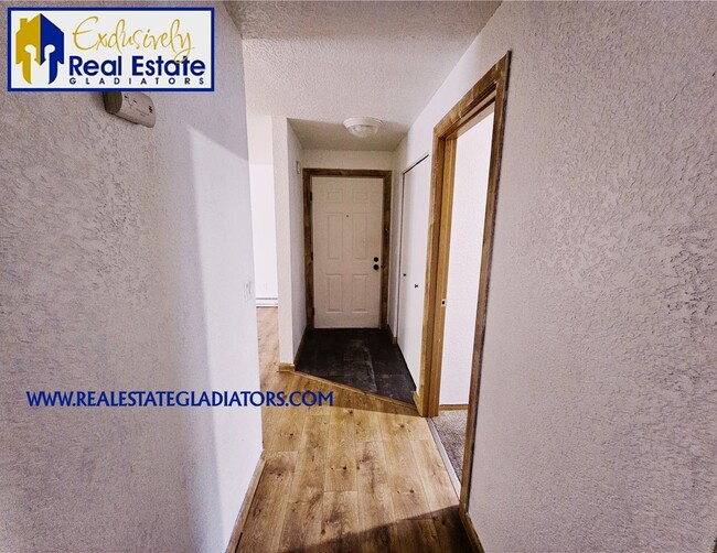 Foto del edificio - Pet Friendly Two Bedroom/Two Bathroom Cond...