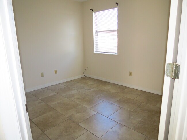 Building Photo - 106 Cardinal Dr