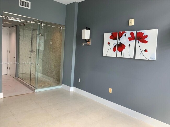 Foto del edificio - 720 NE 62nd St