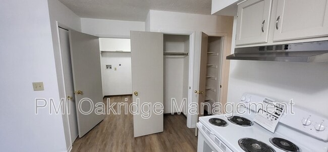 Building Photo - 207 Debbie Dr