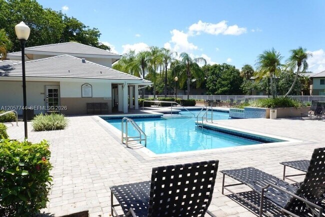 Foto del edificio - 9777 Westview Dr