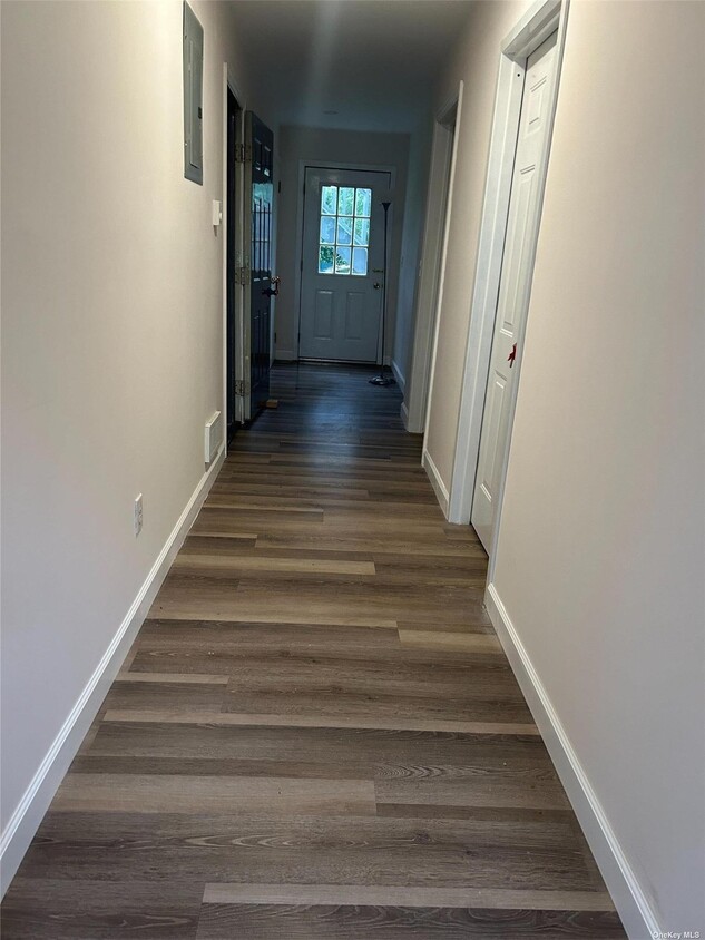 Primary Photo - 1 Woodmere Pl