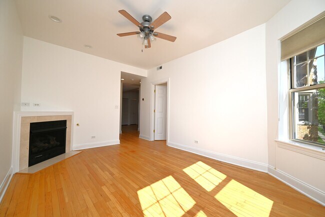 Foto del edificio - 7404 N Oakley Ave
