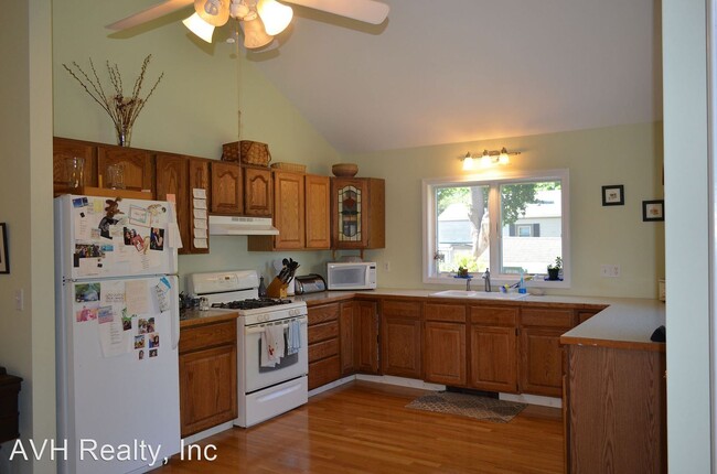 Building Photo - 2 br, 1.5 bath House - 12 Nally Avenue
