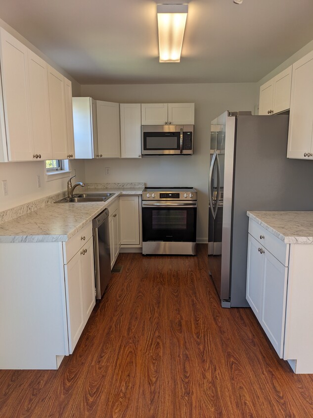 Kitchen - 3923 Sea Bass Ct