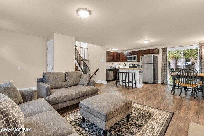 Building Photo - 310 Falcon Dr