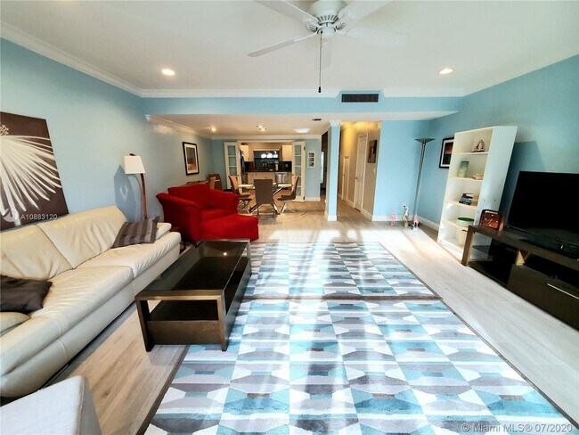Building Photo - 6140 SW 90th Ct