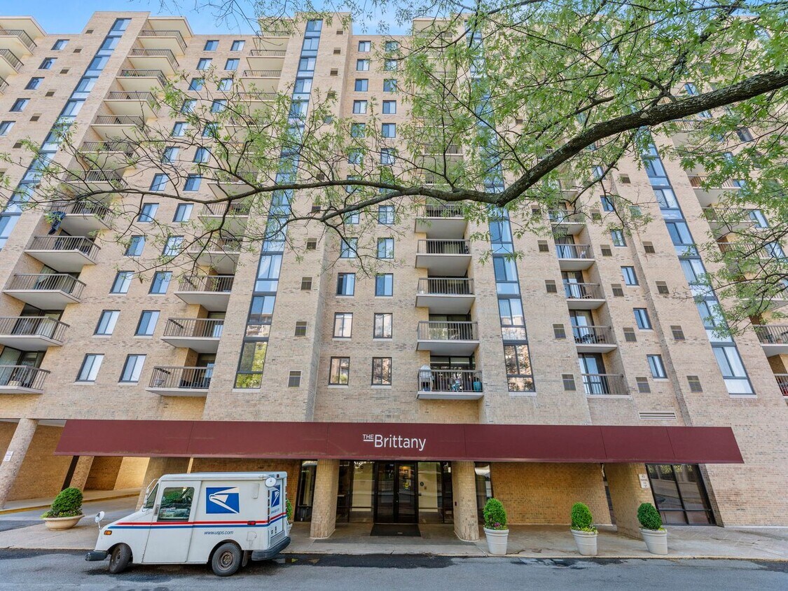 Primary Photo - This beautiful 1 bed, 1 bath condo with ov...