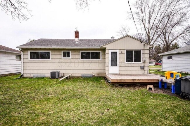 Building Photo - Spacious 4-Bedroom Moorhead Rambler with U...