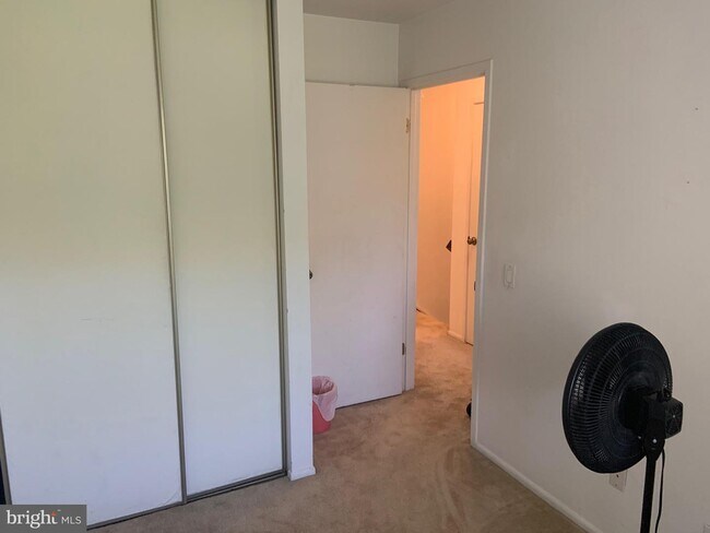 Building Photo - 2554 Glengyle Dr