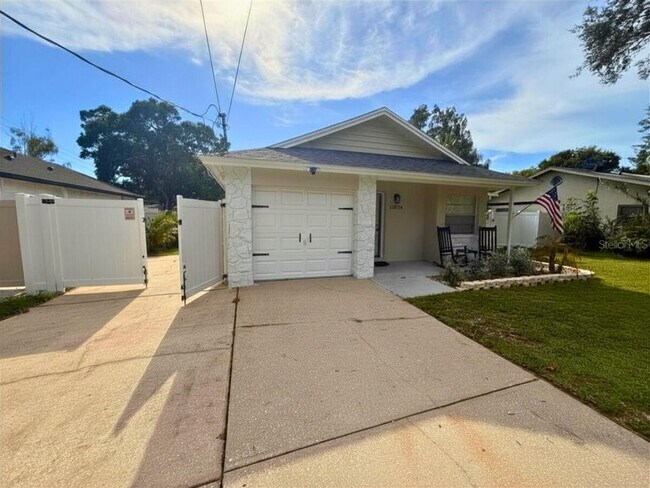 Foto del edificio - 13034 Clay Ave