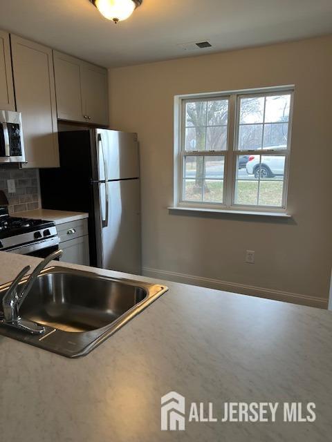 Building Photo - 111 Kings Ct
