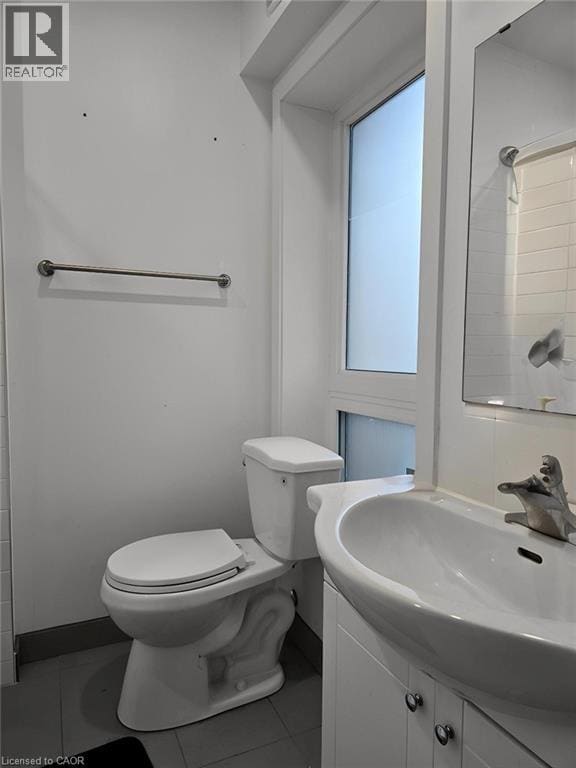 Building Photo - 104 Wellington St N