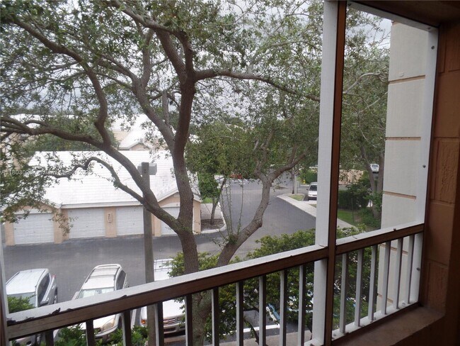 Foto del edificio - 2880 N Oakland Forest Dr