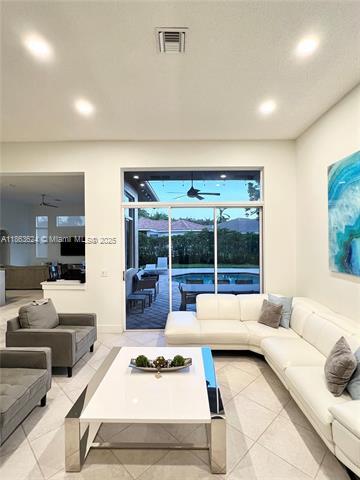 Building Photo - 3806 Oak Ridge Cir