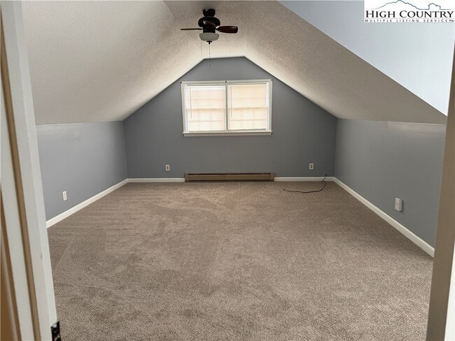 Building Photo - 146 Old East King St