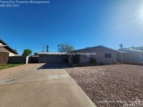 Building Photo - 128 E Ellis Dr