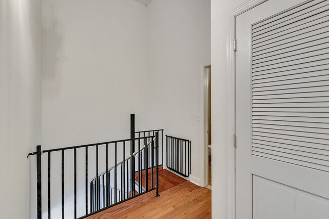 Foto del edificio - Old City Bi-Level 2bd/2bth on Historic Qua...