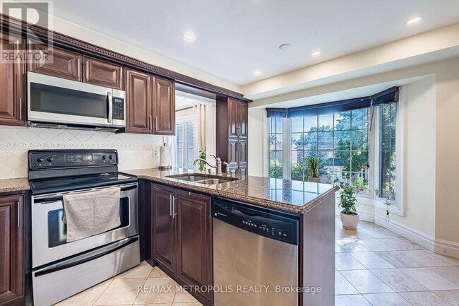 Building Photo - 22 Mayflower St