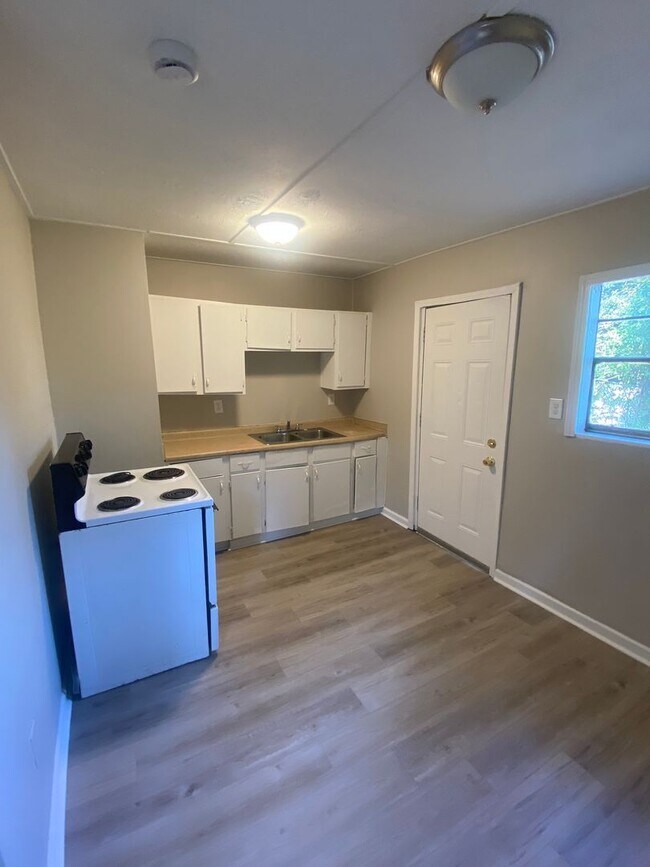 Foto del edificio - **ON HOLD**Midtown Columbus, GA 3 Bedroom / 1 Bathroom Home for