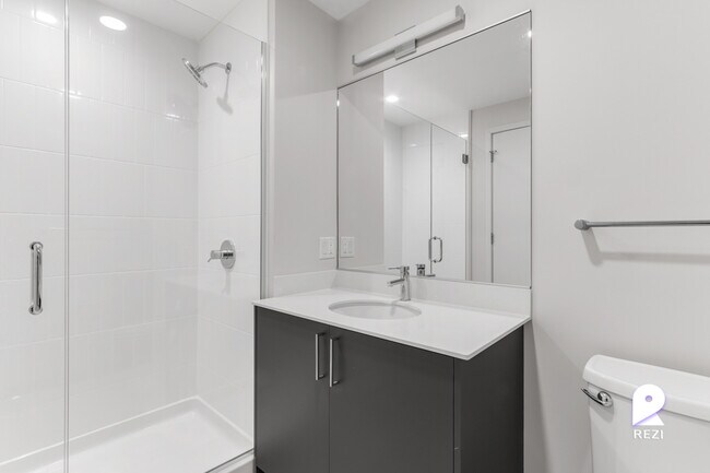 Foto del edificio - 670 N May St